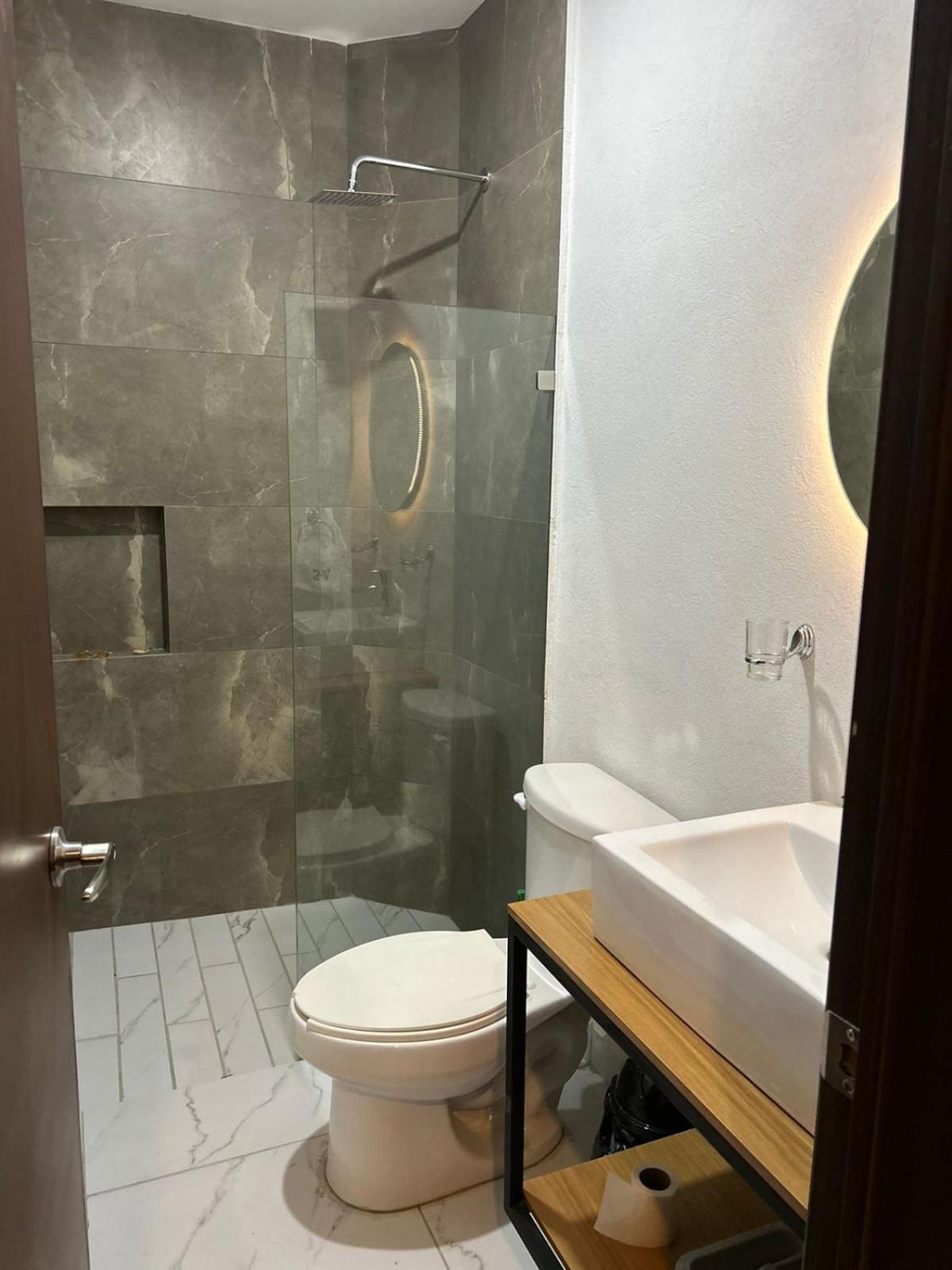 Vidrio Suites Col Americana Guadalajara Bagian luar foto