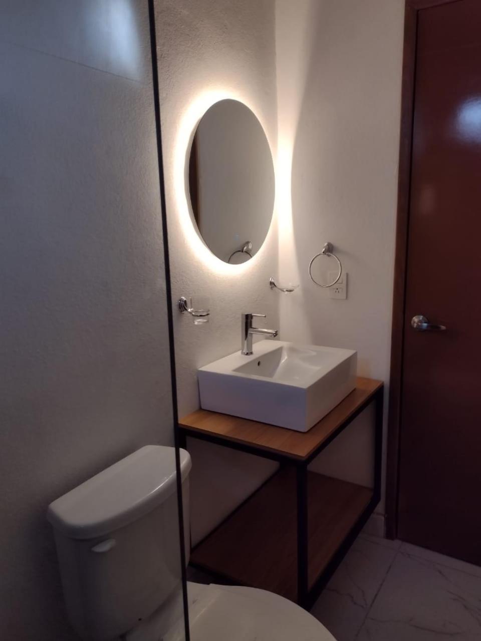 Vidrio Suites Col Americana Guadalajara Bagian luar foto