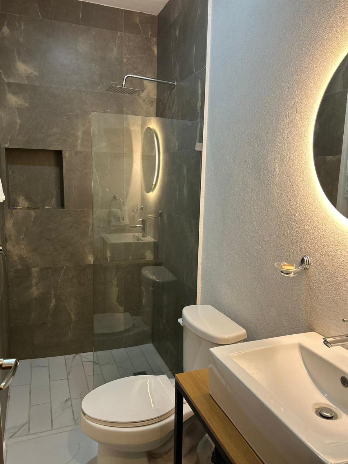 Vidrio Suites Col Americana Guadalajara Bagian luar foto