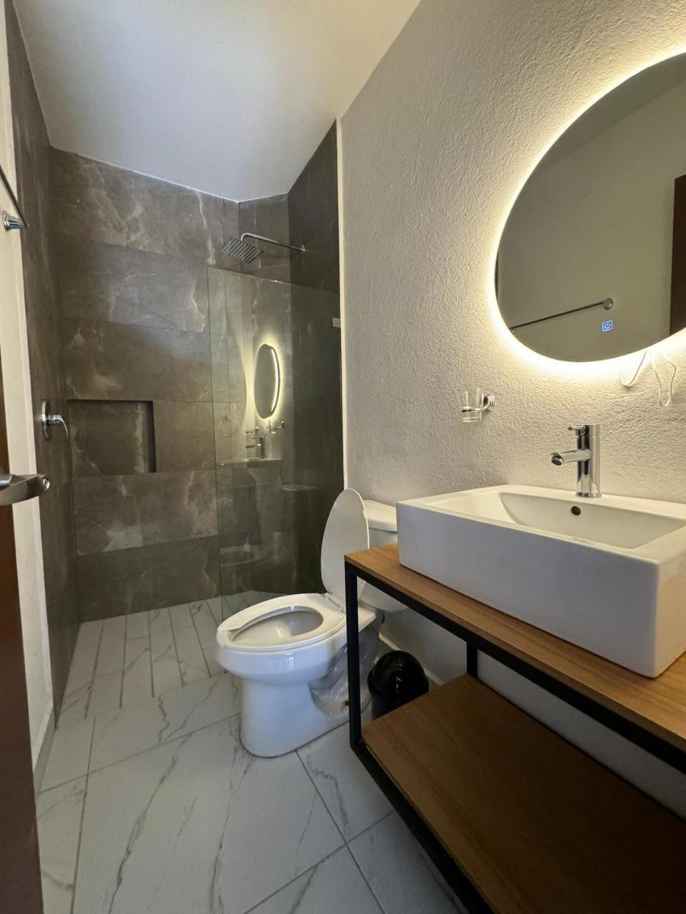 Vidrio Suites Col Americana Guadalajara Bagian luar foto