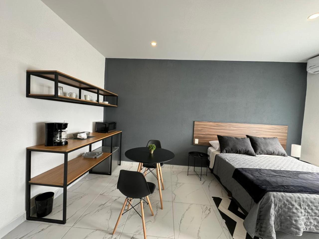 Vidrio Suites Col Americana Guadalajara Bagian luar foto