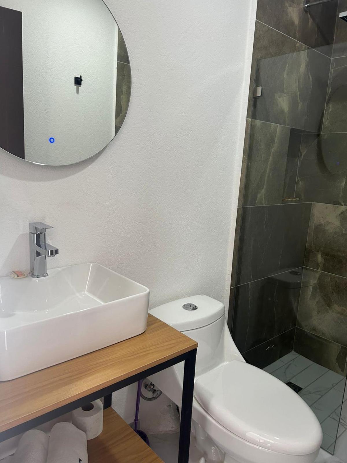 Vidrio Suites Col Americana Guadalajara Bagian luar foto